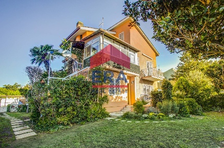 Foto Villa a schiera in Via Corinna, Roma Axa di 200 m² con 7 locali