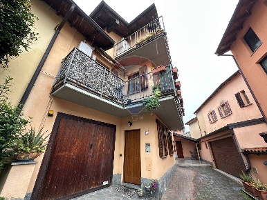 Foto Appartamento in Via San Pietro, Luino Centro di 126 m² con 7 locali