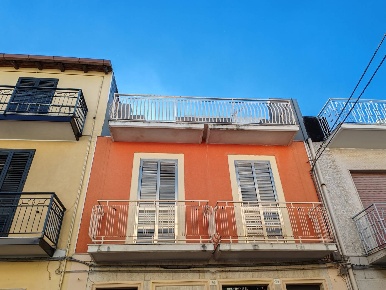 Foto Appartamento in VIA MANZONI, Floridia di 130 m² con 4 locali