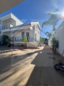 Foto Villa unifamiliare in via ripuaria, Giugliano in Campania Varcaturo