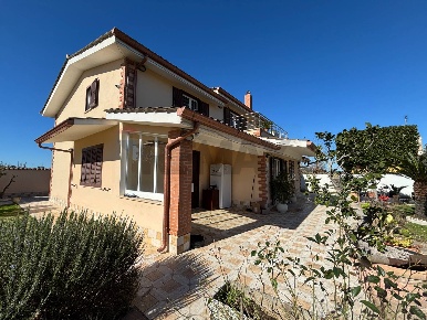 Foto Casa indipendente in Via Luigi Boccherini 15, Anzio Lido dei Pini