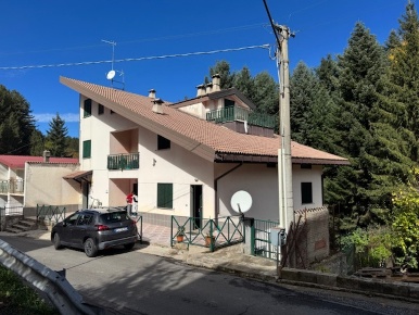 Foto Villa unifamiliare in Via Giovanni Boccaccio, Spezzano della Sila