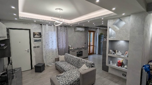 Foto Appartamento in VIA FINOCCHIARI, Aci Catena Centro di 120 m²