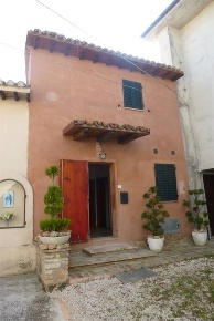 Foto Case semi ndipendenti a San Severino Marche Stigliano Capo di 80 m²