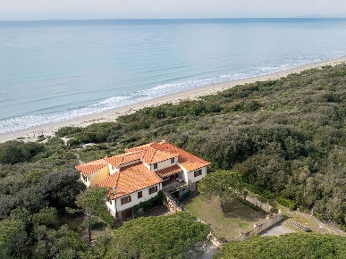 Foto Villa unifamiliare in SP 158, Castiglione della Pescaia di 521 m²