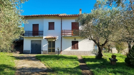 Foto Casa indipendente a Fivizzano Centro di 110 m² con 5 locali in vendita