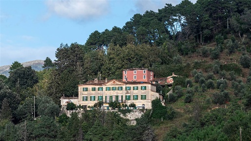 Foto Villa unifamiliare a Camaiore Camaiore Paese di 860 m² con 33 locali