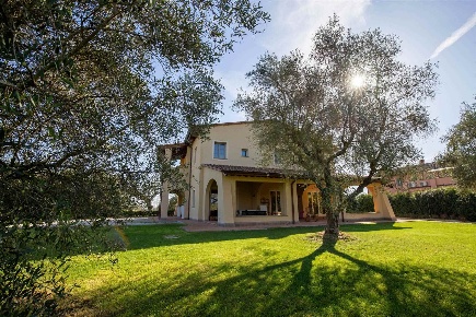Foto Villa unifamiliare a Fucecchio di 330 m² con 14 locali in vendita