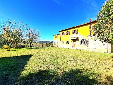 Foto Rustico a Montespertoli di 400 m² con 10 locali in vendita