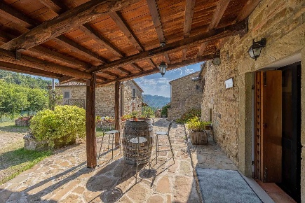 Foto Rustico a Arezzo Palazzo del Pero di 980 m² con 30 locali in vendita