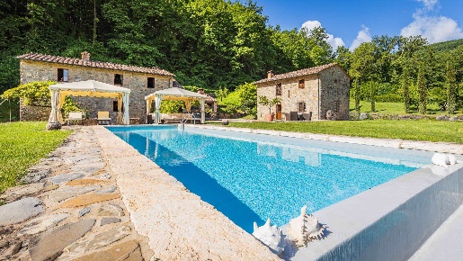 Foto Rustico a Radicondoli di 510 m² con 12 locali in vendita