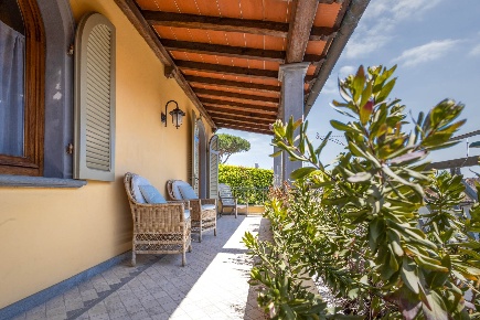 Foto Villa unifamiliare in piazza marconi, Forte dei Marmi Centro di 260 m²