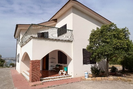Foto Villa unifamiliare in Contrada Bifaria, Caltanissetta di 198 m²