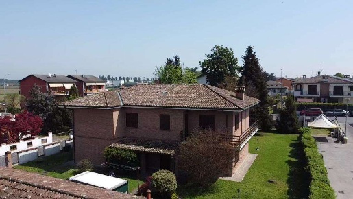 Foto Villa unifamiliare in via Giuseppe Verdi  1, Spino d'Adda di 330 m²