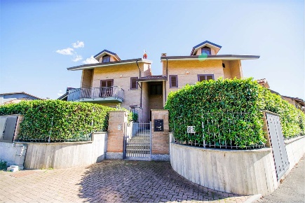 Foto Appartamento in Via Leini' 97, Volpiano di 66 m² con 2 locali