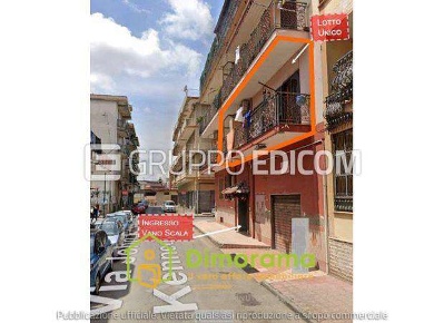 Foto Appartamento Casoria Centro di 91 m² con 4 locali all'asta