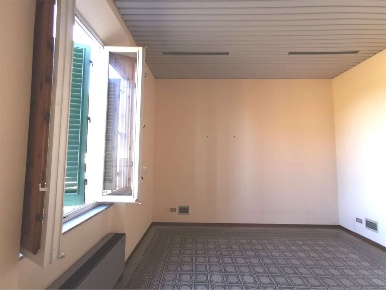 Foto Ufficio in Viale Castracani 85, Lucca Arancio di 18 m² con 1 locali