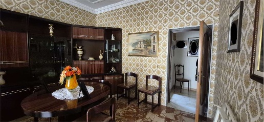 Foto Appartamento a Gravina in Puglia di 170 m² con 6 locali in vendita