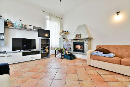 Foto Villa unifamiliare in via magni 10, Inverigo Centro di 300 m²