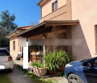 Foto Case indipendenti in Via Giuseppe Verdi, Terre del Reno Dosso all'asta