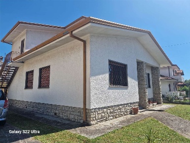 Foto Casa indipendente in Via  Salvatori, Seravezza di 200 m² con 9 locali