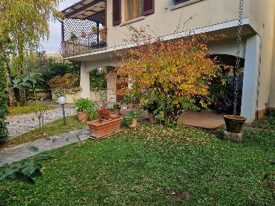 Foto Villa unifamiliare a Subbiano di 430 m² con 12 locali in vendita