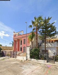 Foto Case indipendenti in via G. La Pira 9, Copertino di 167 m² all'asta