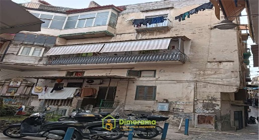 Foto Appartamento Napoli Tribunali di 88 m² con 4 locali all'asta