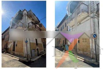Foto Appartamento in Via bellini 19, Adelfia di 126 m² con 4 locali