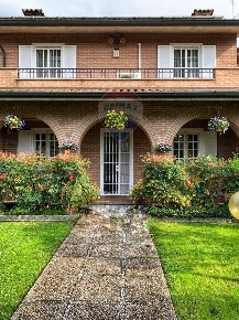 Foto Villa a schiera in Via Pietro Nenni, Cura Carpignano Centro di 240 m²