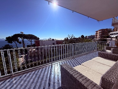 Foto Appartamento in Via Nevio 8, Napoli di 200 m² con 6 locali in vendita