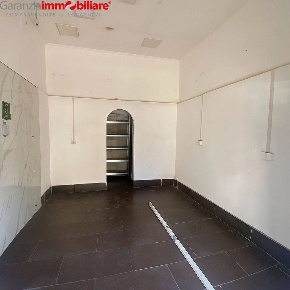 Foto Locale commerciale in via arenaccia, Napoli San Carlo All'Arena