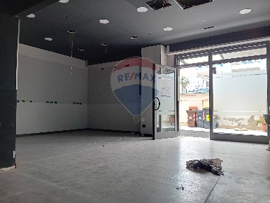 Foto Locale commerciale a Bari Torre a Mare di 75 m² in affitto