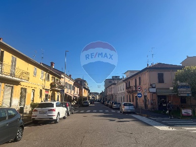 Foto Bar in Via Roma, Magenta Centro di 70 m² con 2 locali in vendita