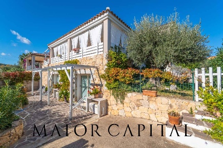 Foto Villa singola in Via Piave, Budoni Limpiddu di 300 m² con 11 locali