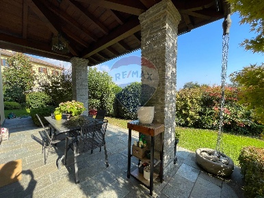 Foto Villa singola in via Primo Maggio, Montano Lucino Lucino di 258 m²