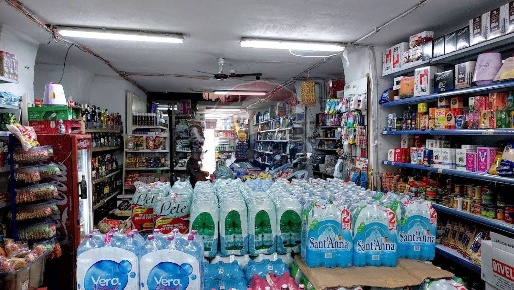 Foto Locale commerciale in via Lavinaio, Napoli Mercato di 80 m² in vendita