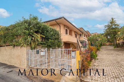 Foto Villa a schiera in Via Trentino, San Teodoro Centro di 230 m²