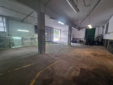 Foto Capannone industriale in via Melito, Solofra Centro di 400 m²