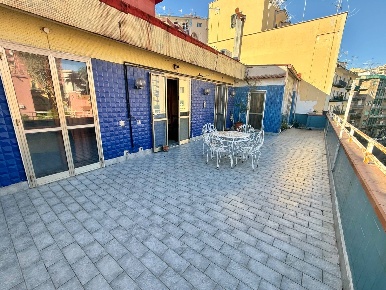 Foto Appartamento in Via Battistello Caracciolo, Napoli di 140 m²