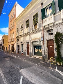 Foto Locale commerciale a Cagliari di 250 m² in vendita