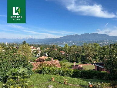 Foto Case semi ndipendenti a Bodio Lomnago di 368 m² con 11 locali