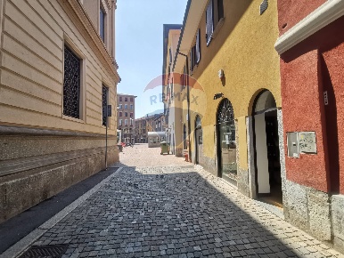 Foto Negozio in VIA SOLFERINO, Busto Arsizio Piazza Santa Maria di 60 m²