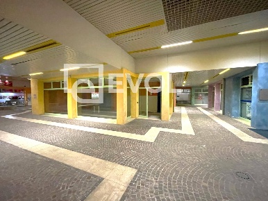 Foto Locale commerciale in via Sottopovolo, Latisana Centro di 102 m²