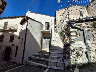 Foto Casa indipendente in Via Centrale, Castel del Monte di 75 m²
