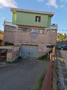 Foto Attività commerciale a Caltagirone Centro di 484 m² con 1 locali