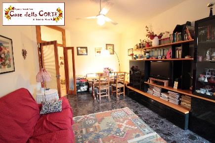 Foto Appartamento in Via Gennari, Cento Cento Paese di 100 m² con 4 locali