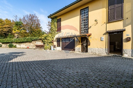 Foto Appartamento in VIA OBERDAN, Missaglia Centro di 124 m² con 3 locali