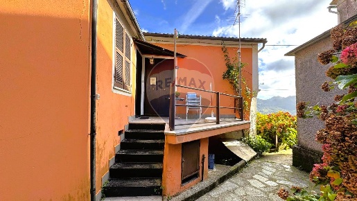 Foto Casa indipendente in Via Craì, Uscio Centro di 90 m² con 4 locali