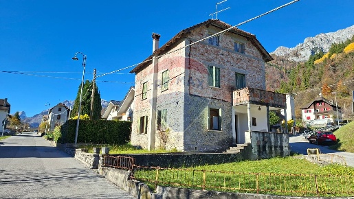 Foto Rustico in Loc. Osais, Prato Carnico Osais Pesariis di 162 m²
